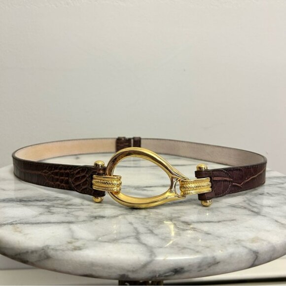 Luxurious Crocodile-Embossed Brown Belt with Gold Clasp - Picture 1 of 8
